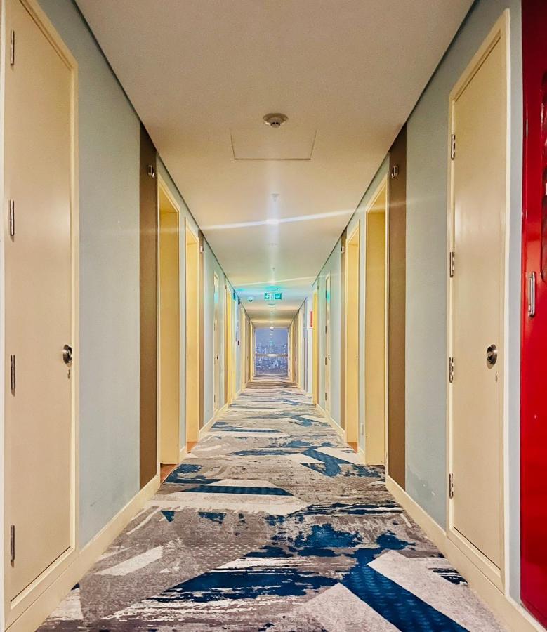 Ibis Saigon South Hotel Ho Chi Minh City Exterior photo